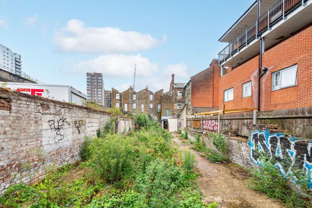 Old Kent Road, New Cross, London, SE15 - More
