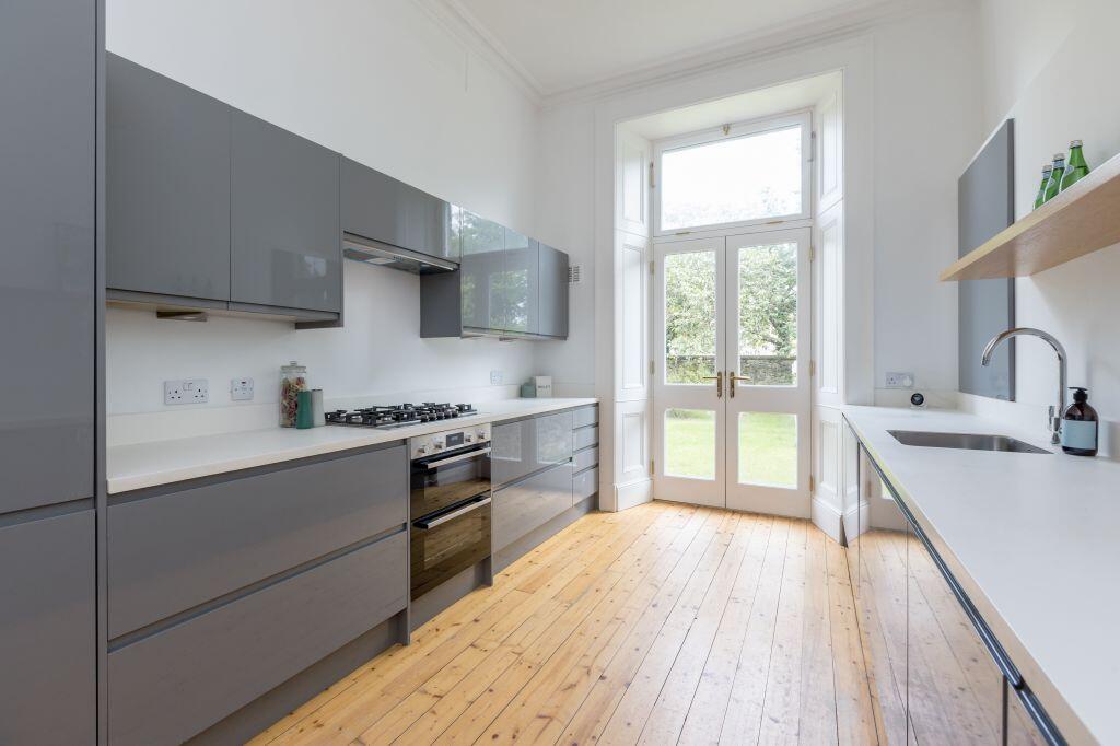Apartment in Edinburgh - More