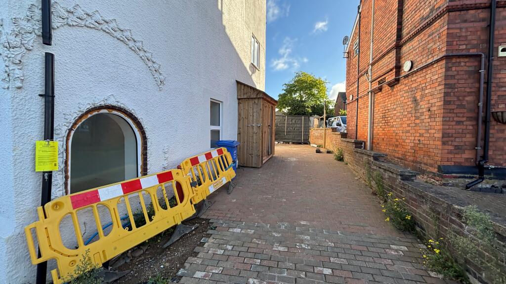 Apartment in Kettering, Avondale - View 5