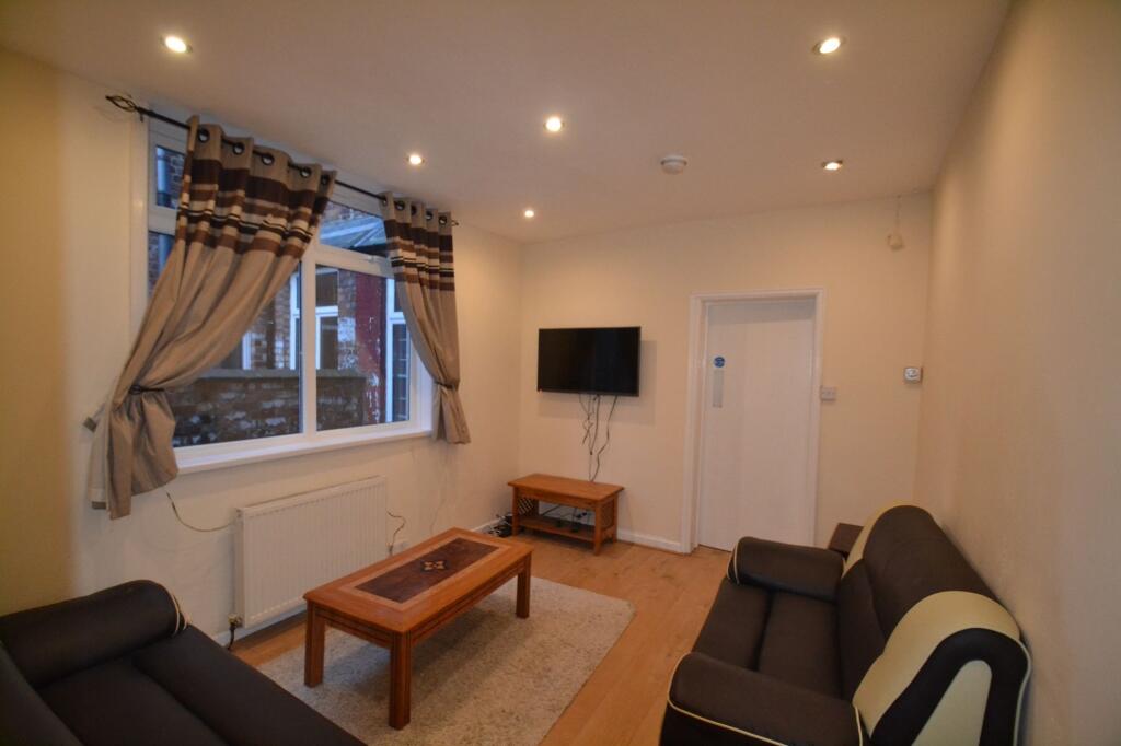 2 bedroom house share for rent