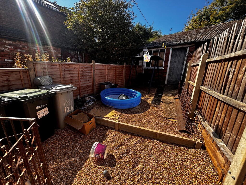 House in Kettering, Avondale - View 4