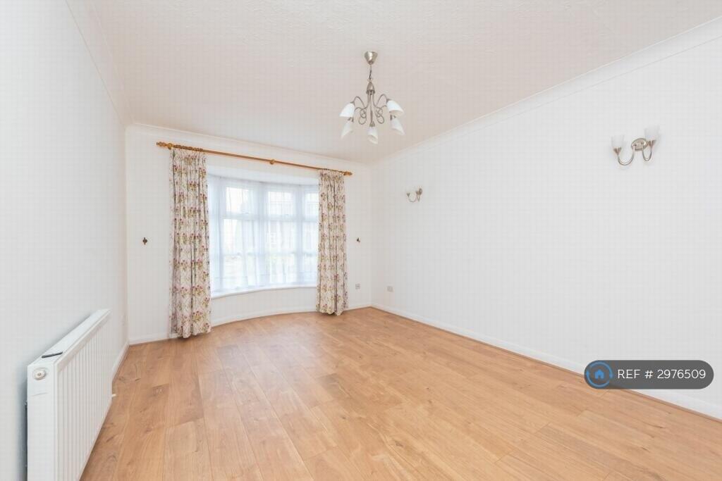 House in Rushmoor, Hampshire - View 2