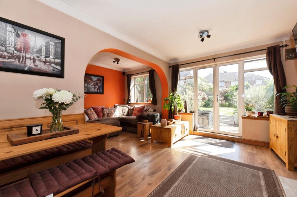 Bransby Road, Chessington, KT9 - View 2