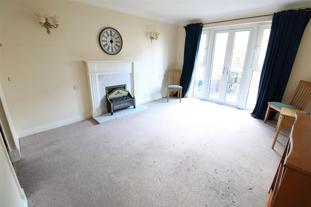 Apartment in Cowes, Isle of Wight - View 3