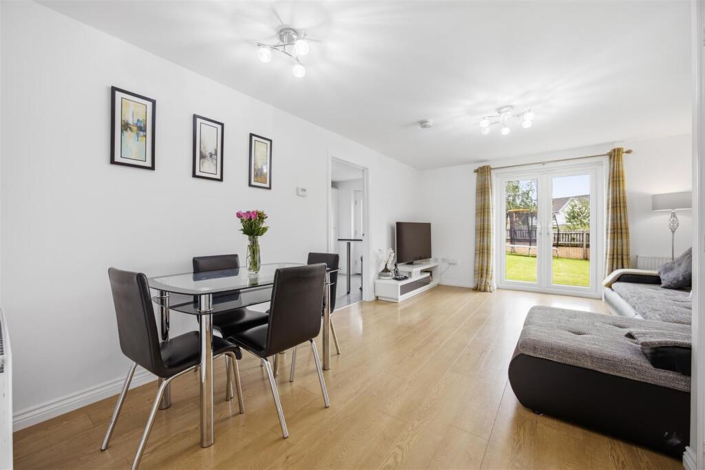 House in Lenzie, Barleybank - View 4