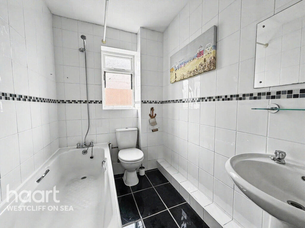 Apartment in Southend-on-Sea - More