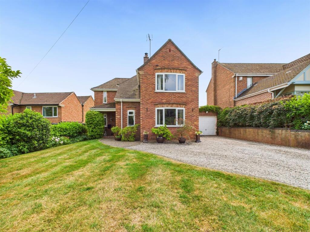 3-bed detached on Green Lane, Gloucester, £600,000