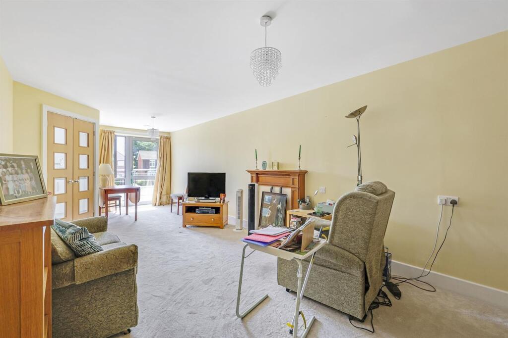 Main image of property: Fleet Road, Fleet, GU51 3FS