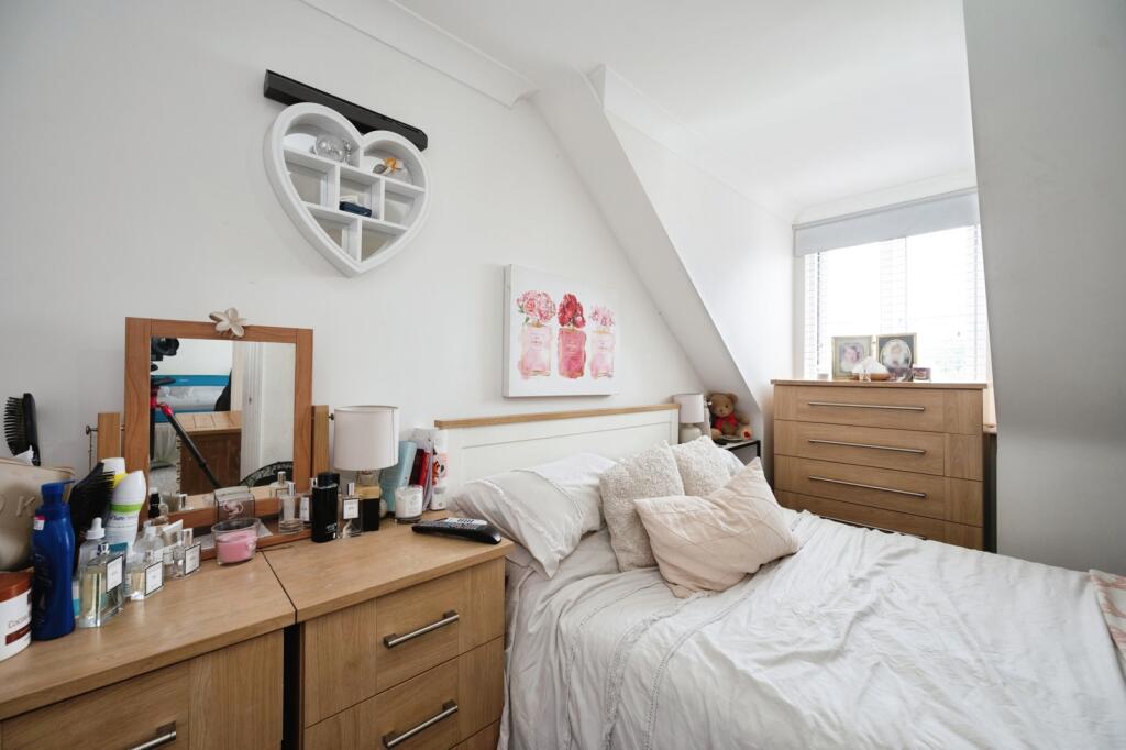 Station Road, Hayling Island, Hampshire, PO11 - More