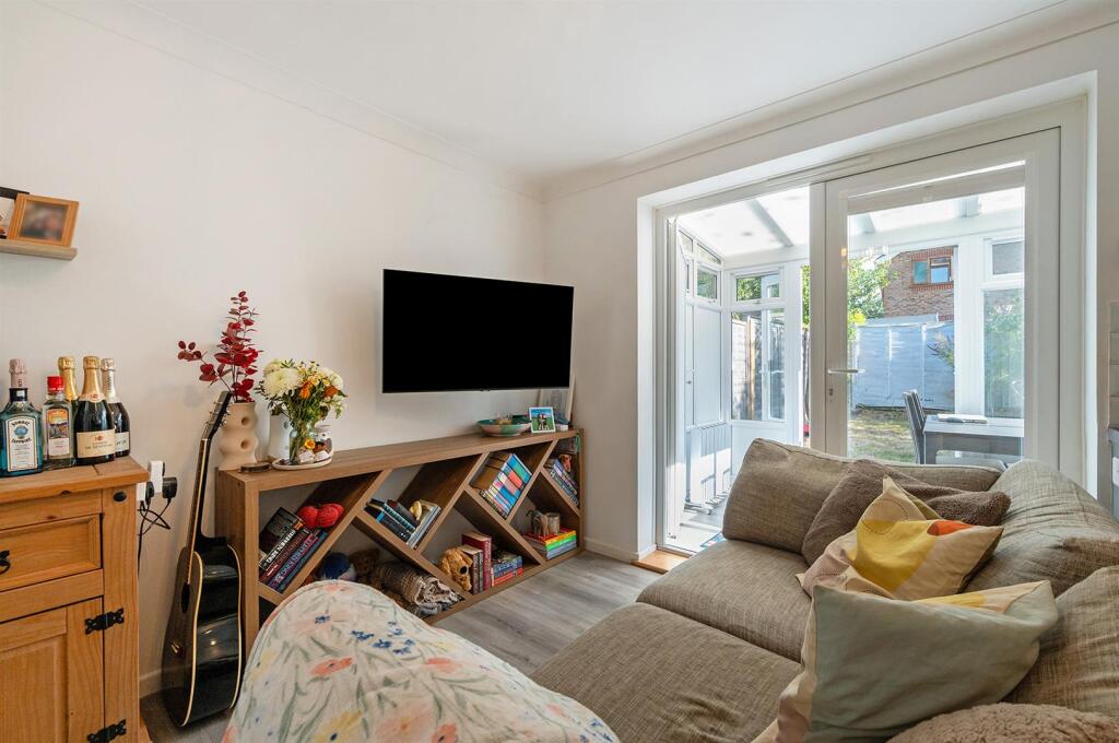 House in Andover, Anna Fields - More