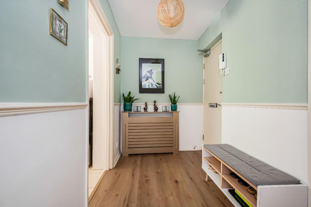 Apartment in London, Whitton - More