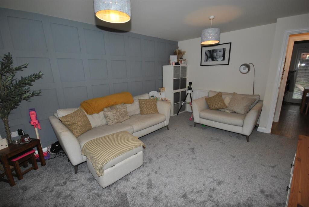De Bray Close, Northampton photo 3