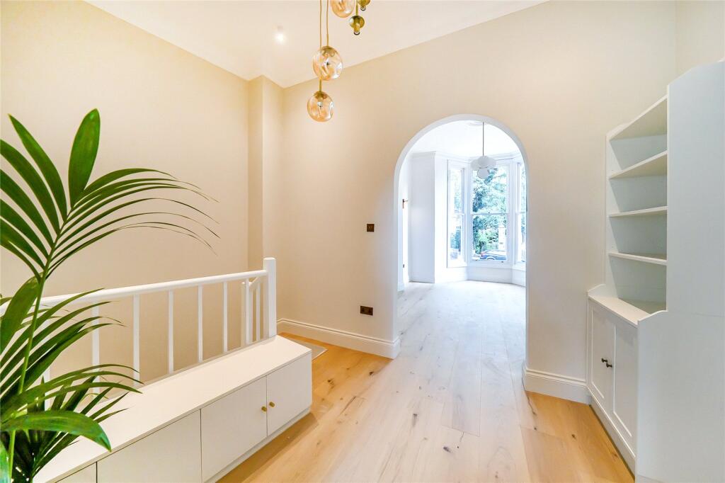 Apartment in London - View 5