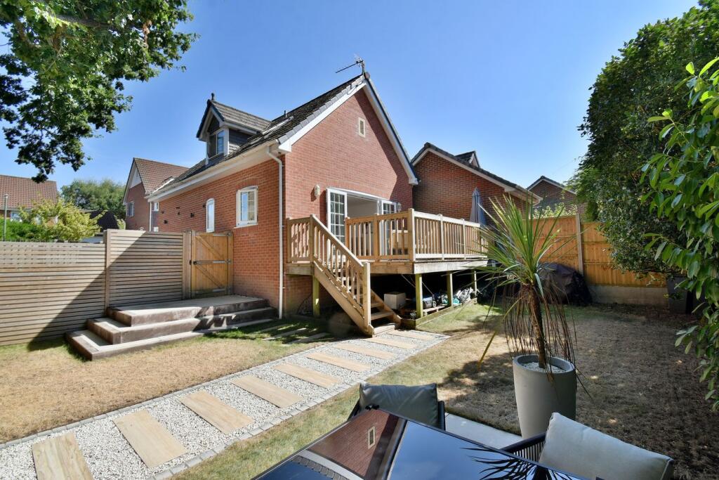 Forton Close, Bournemouth, BH10 photo 3