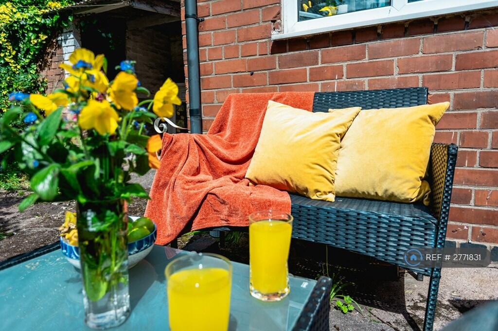 1 bedroom house share for rent