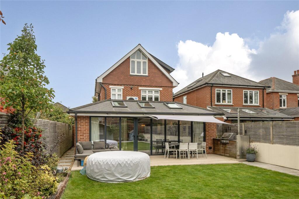 Burrard Grove, Lymington, Hampshire, SO41 photo 3