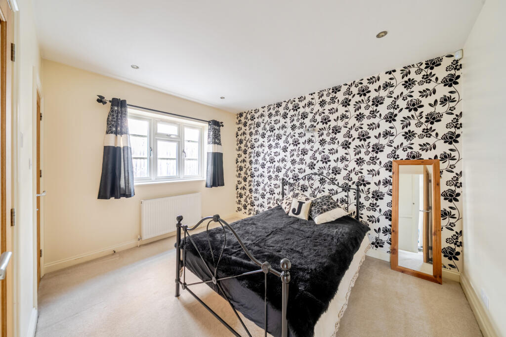 House in Harpenden, Southdown - View 5