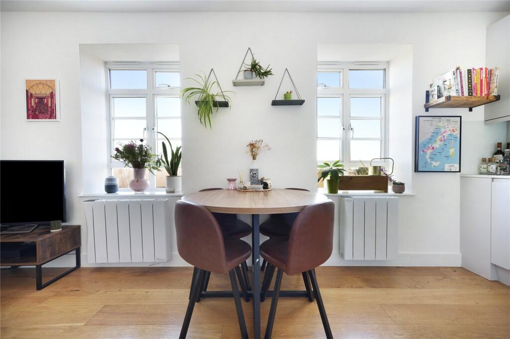 Apartment in London, Leytonstone - More