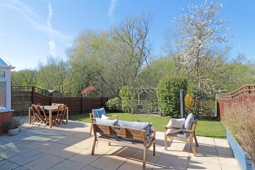 College Close, Thame photo 3