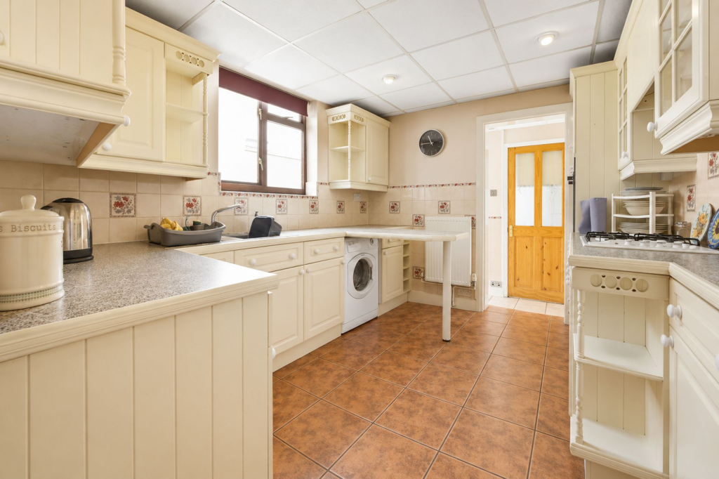 House in Croydon - View 4