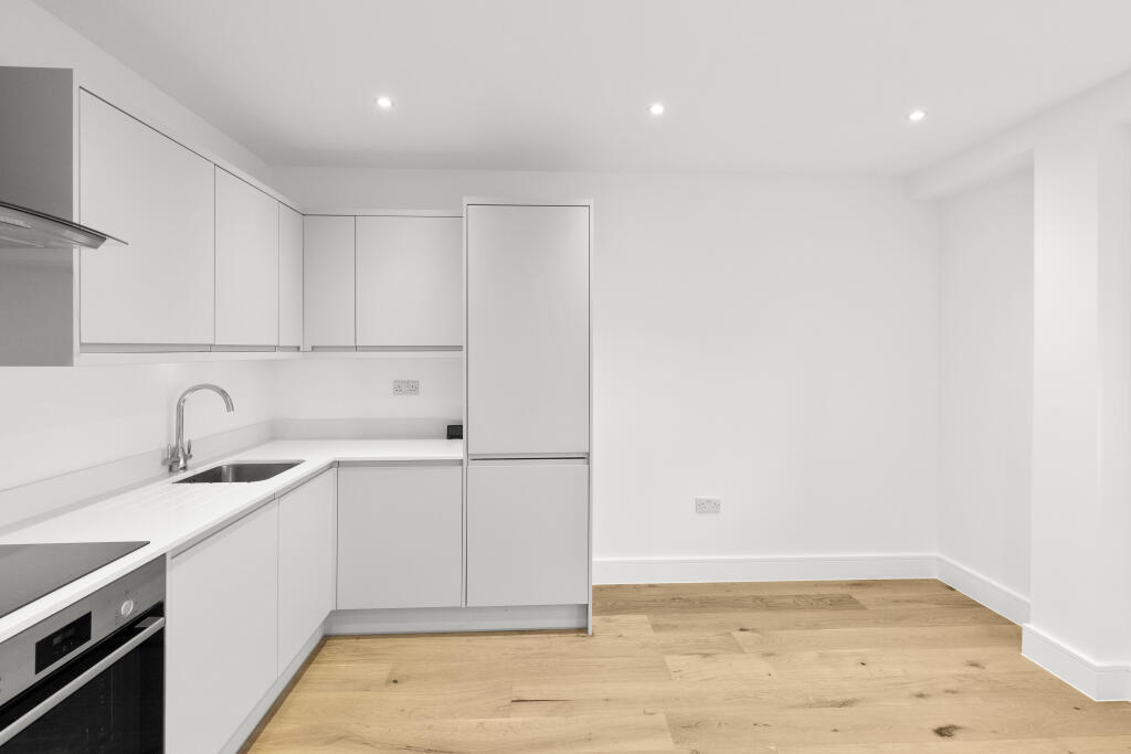 Main image of property: London Road, Sittingbourne, ME10 1FH