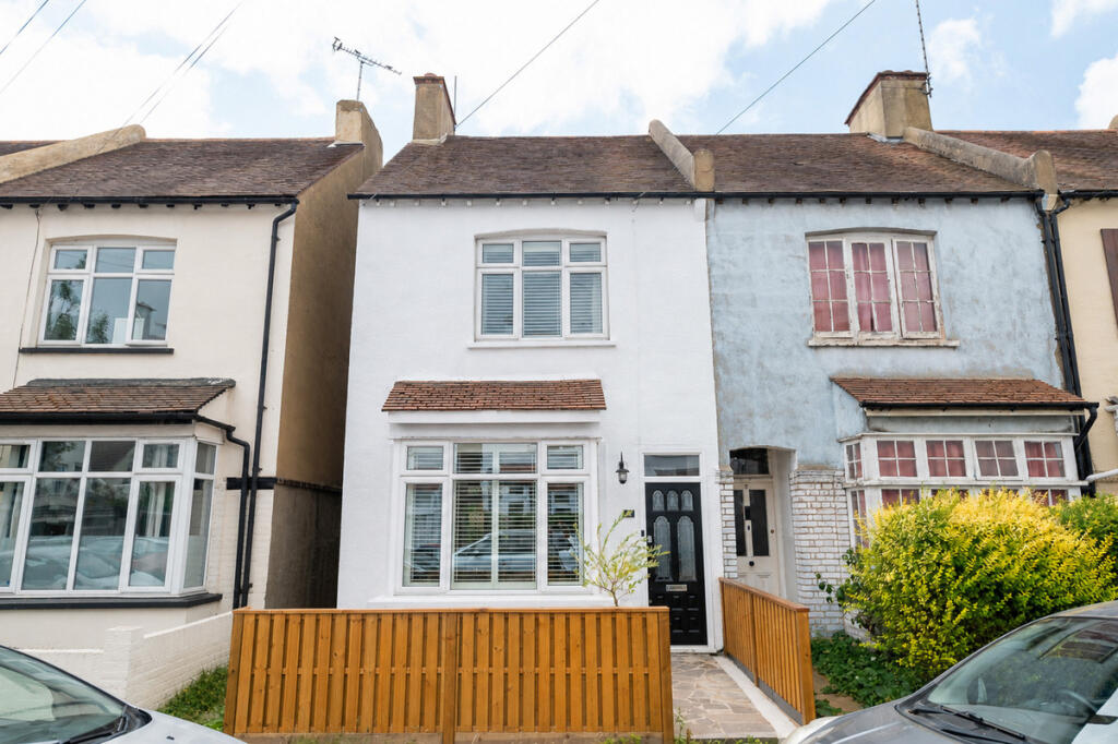 Main image of property: Wellington Avenue, Westcliff-on-sea, SS0 9
