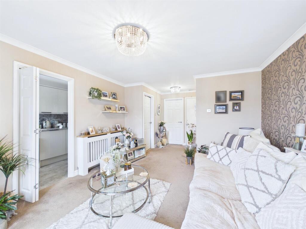 Apartment in Croydon - View 4