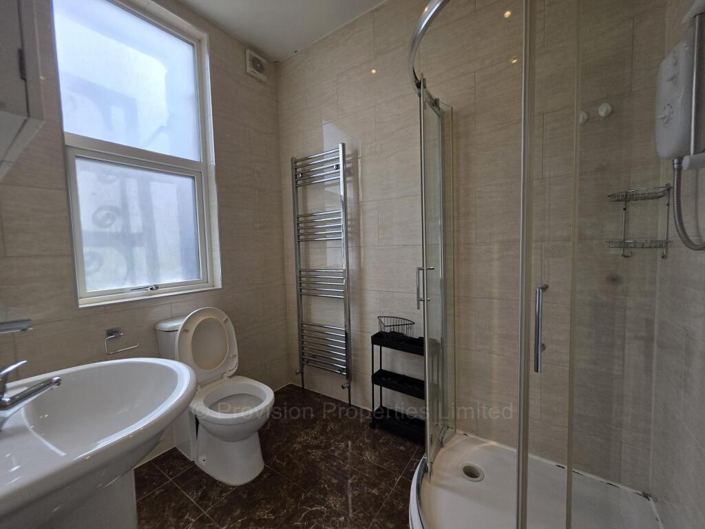 8 bedroom terraced house for rent