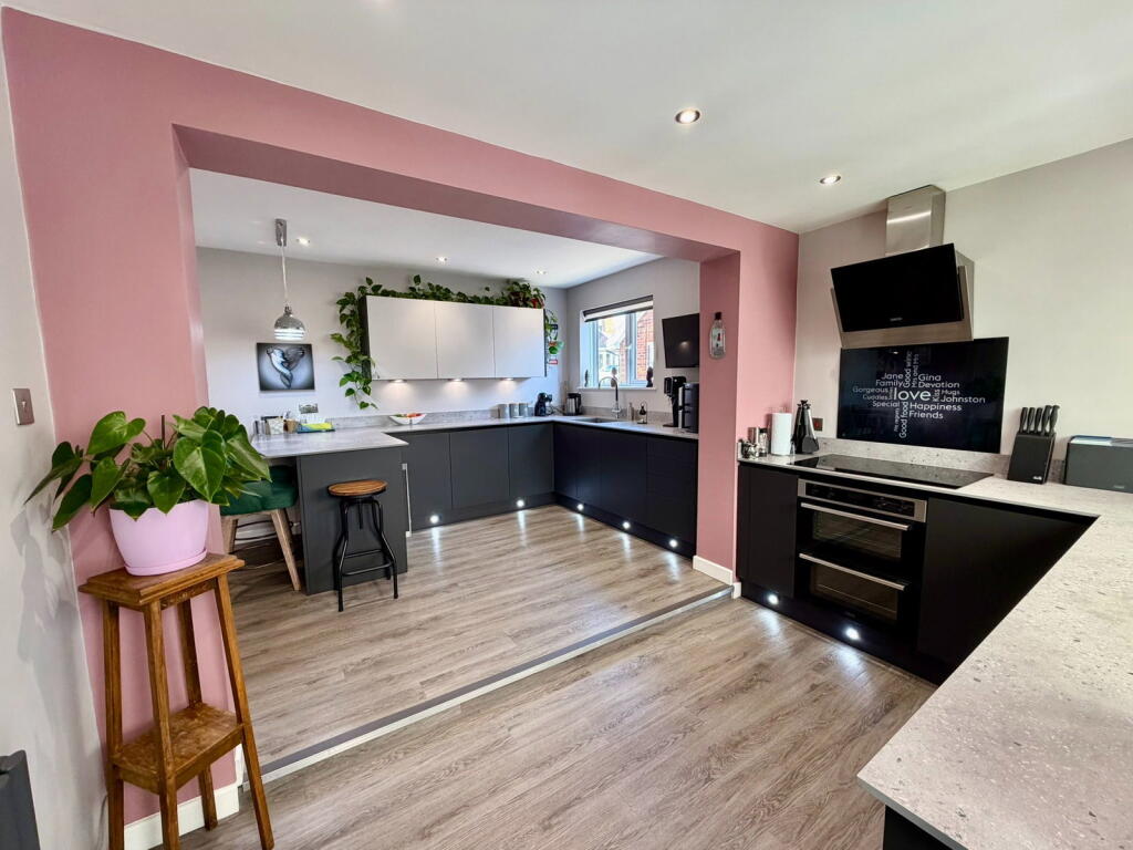 Main image of property: Haven Avenue, Lowestoft, NR32 4JA