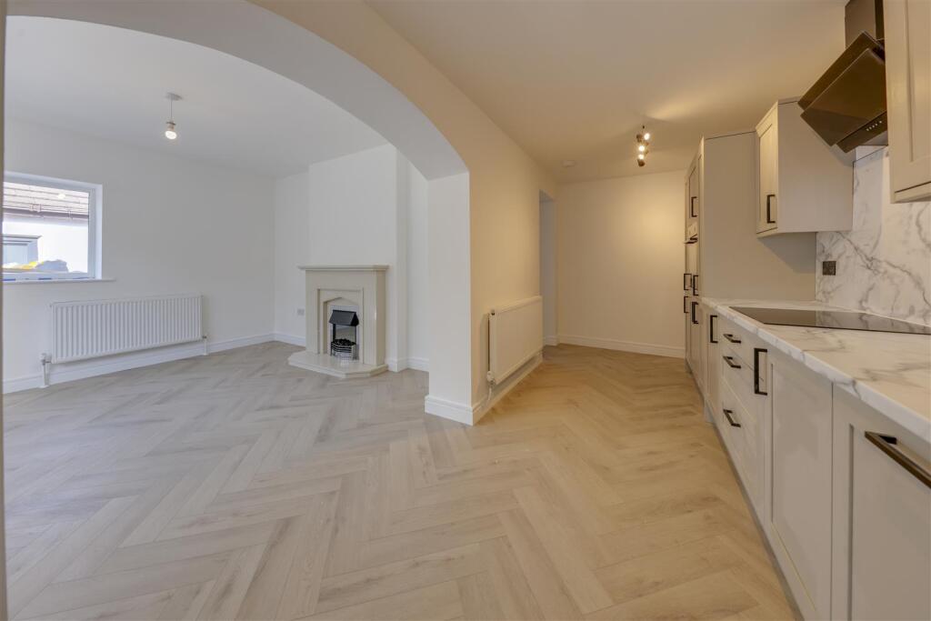 House in Oldham - View 4