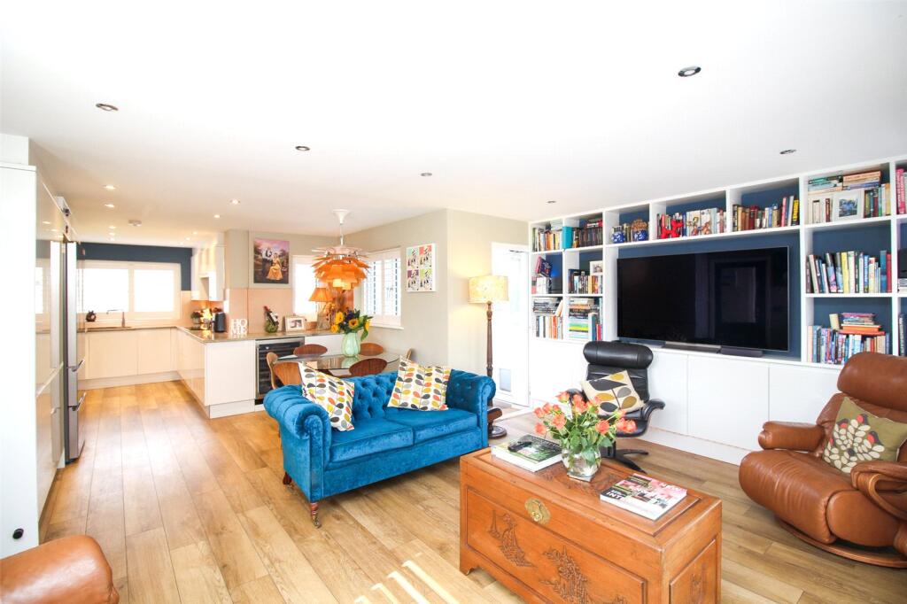House in Eastleigh, Hamble-le-Rice - View 3