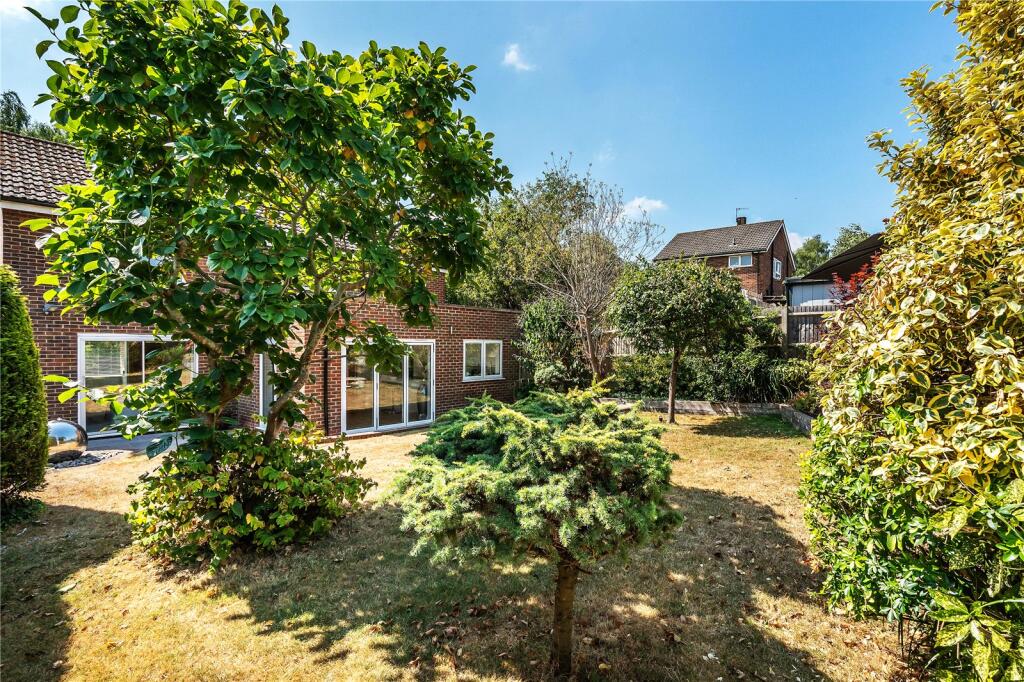 House in Reigate and Banstead, Reffles Bridge, Earlswood - View 4