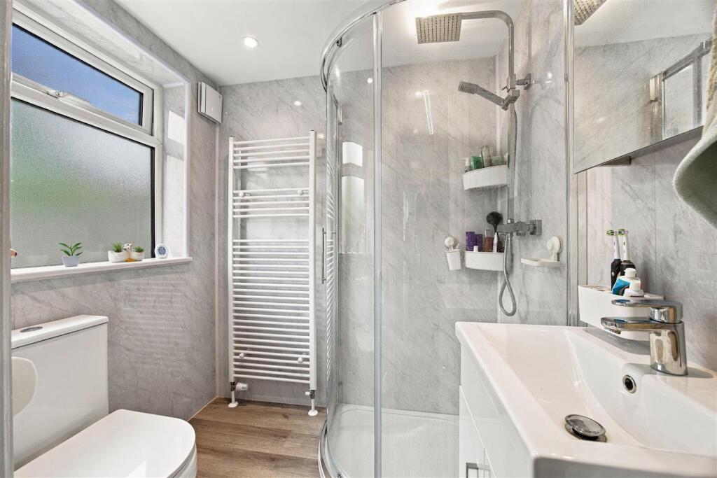 House in London, Hillingdon - More