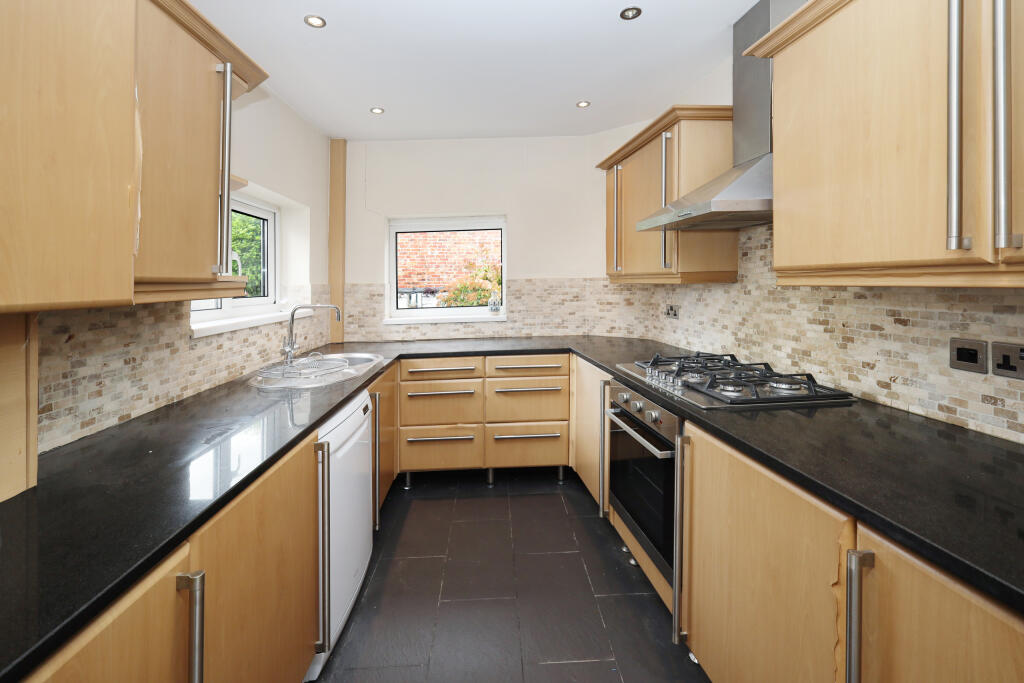 Cuthbert Road, Cheadle, SK8 2DT photo 4