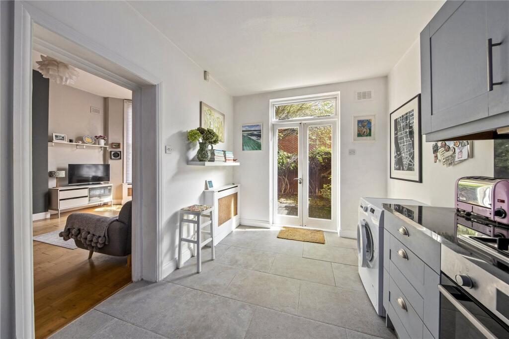 Apartment in Twickenham - More