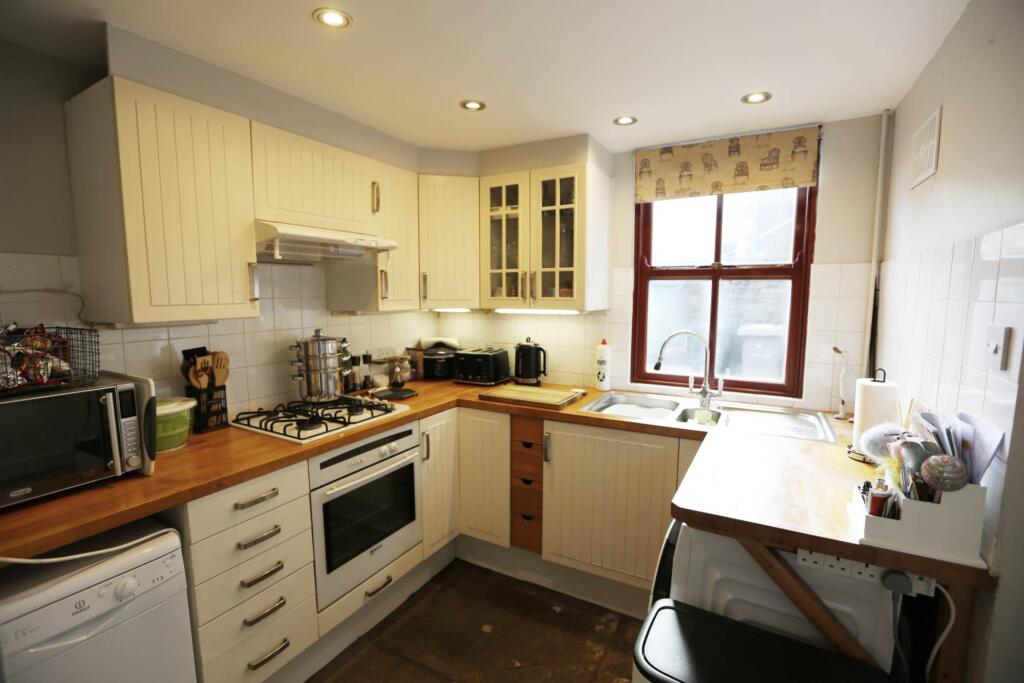10 Henshall Road, Bollington, SK10 5HX photo 4