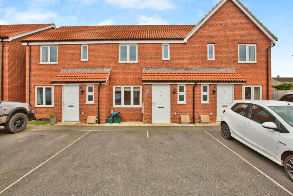 2-bed terraced on Deacon Orchard, Langport, £200,000