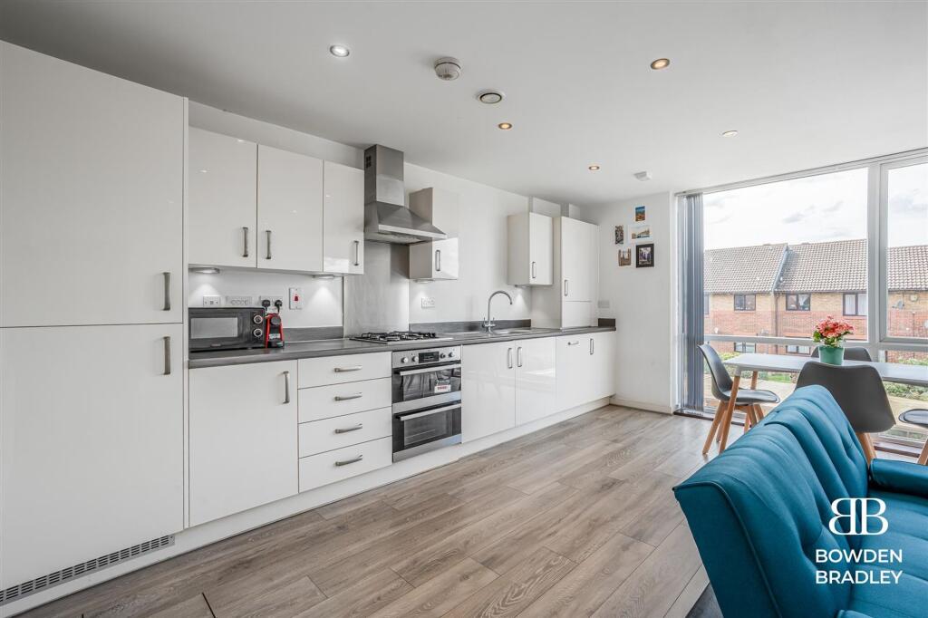 Marine Crescent, Sonar House, IG6 - View 2