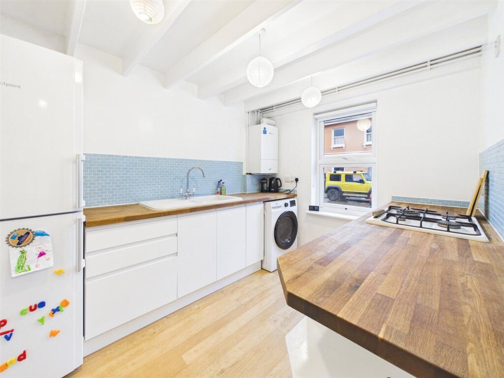 Roman Road, Cheltenham, Gloucestershire, GL51 photo 2