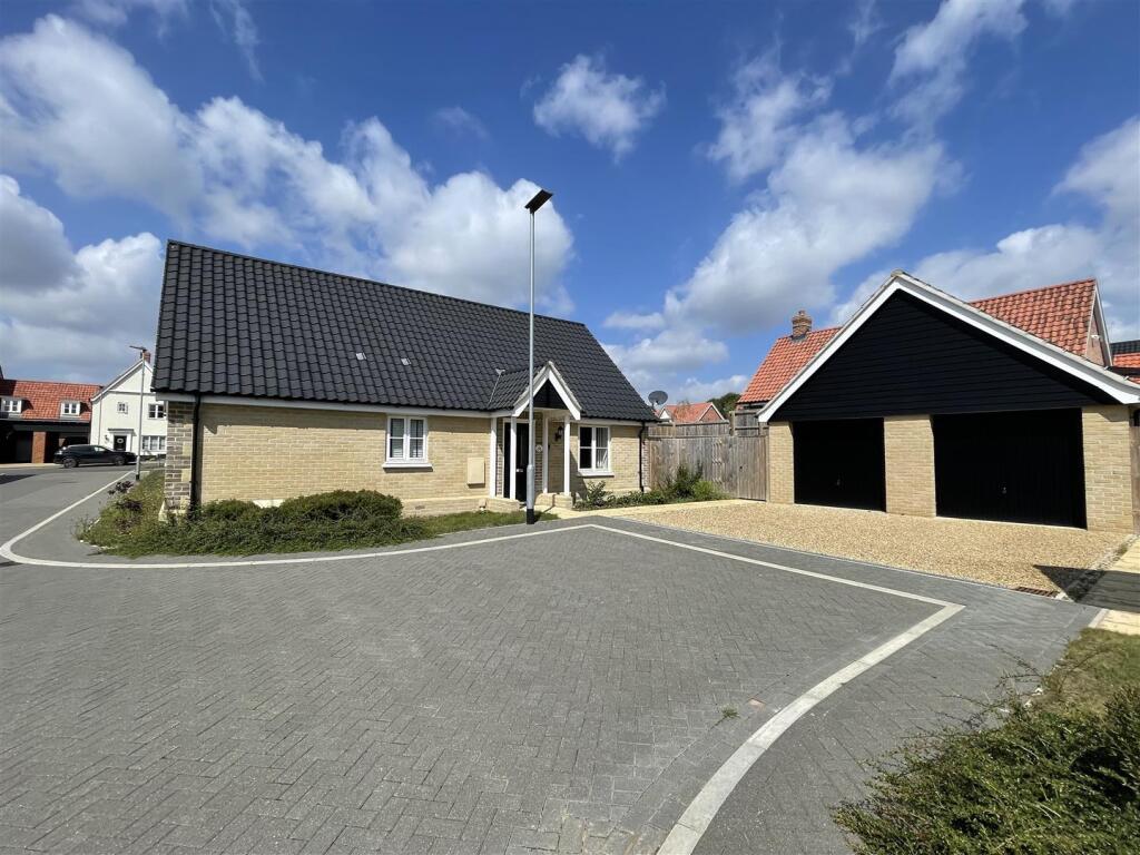 2-bed detached on Carey Drive, Halesworth, £275,000