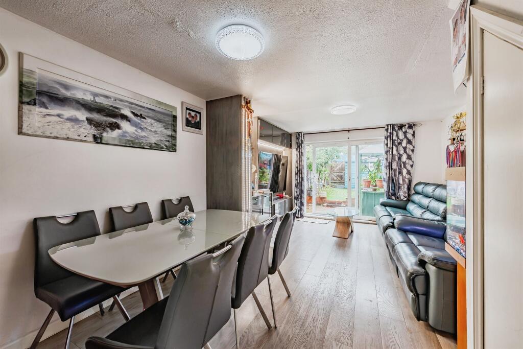 House in Reigate and Banstead, Surrey - View 2