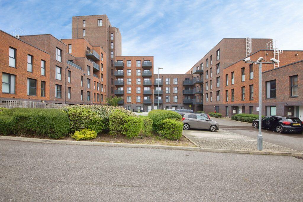 Main image of property: Flat 60, Hammond Court, Watermill Lane, London, N18 1FA