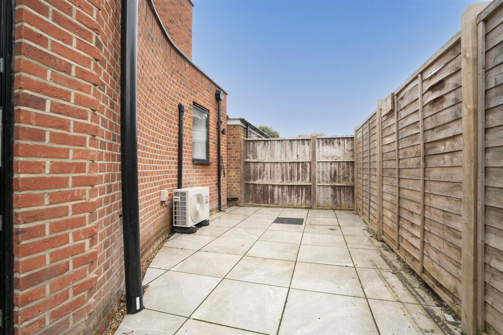 House in London - View 3