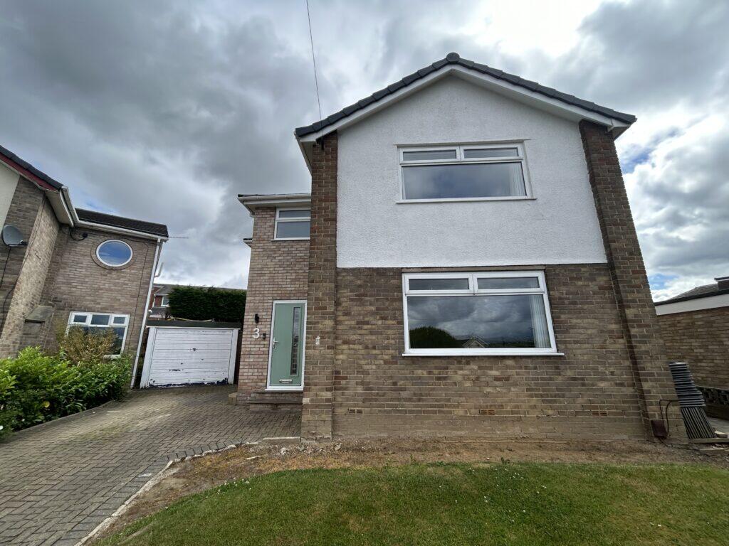 4-bed detached on Kingshead Drive, Mirfield, WF14 9SN, £365,000