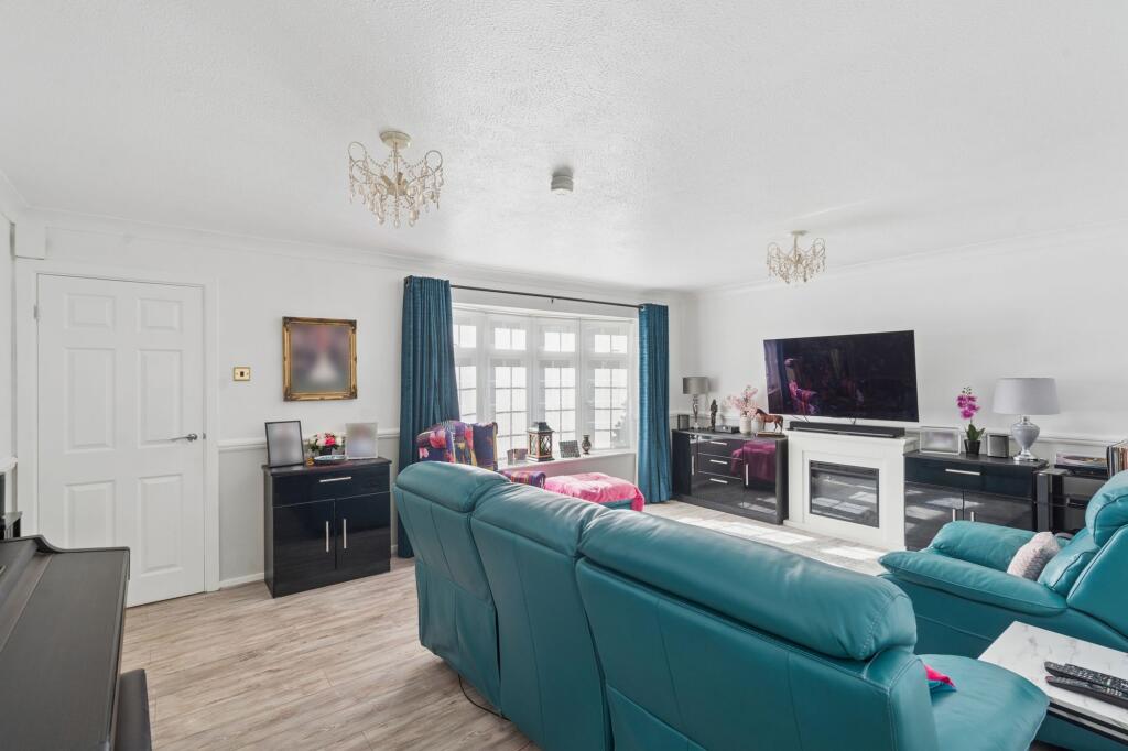House in Three Rivers, Carpenders Park, Watford Rural - More
