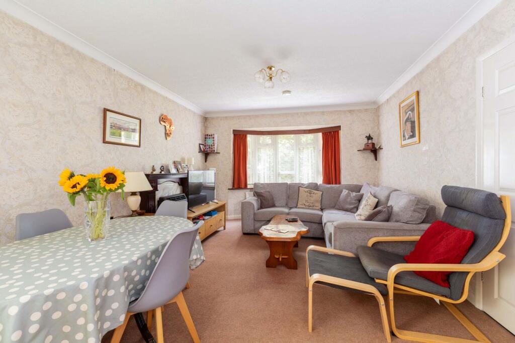 House in Maidenhead, Furze Platt - View 3