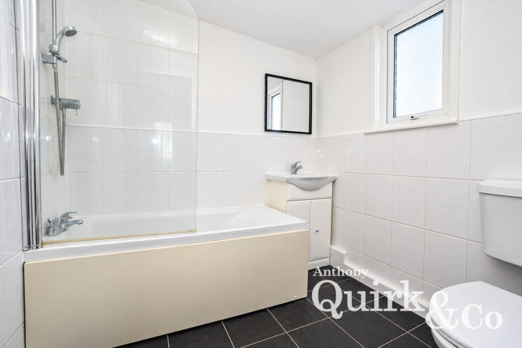 House in Castle Point, Canvey Island - More