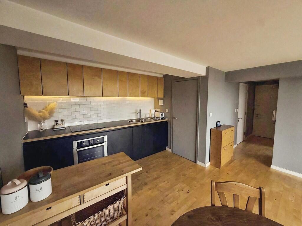 Saxton, The Avenue - View 2