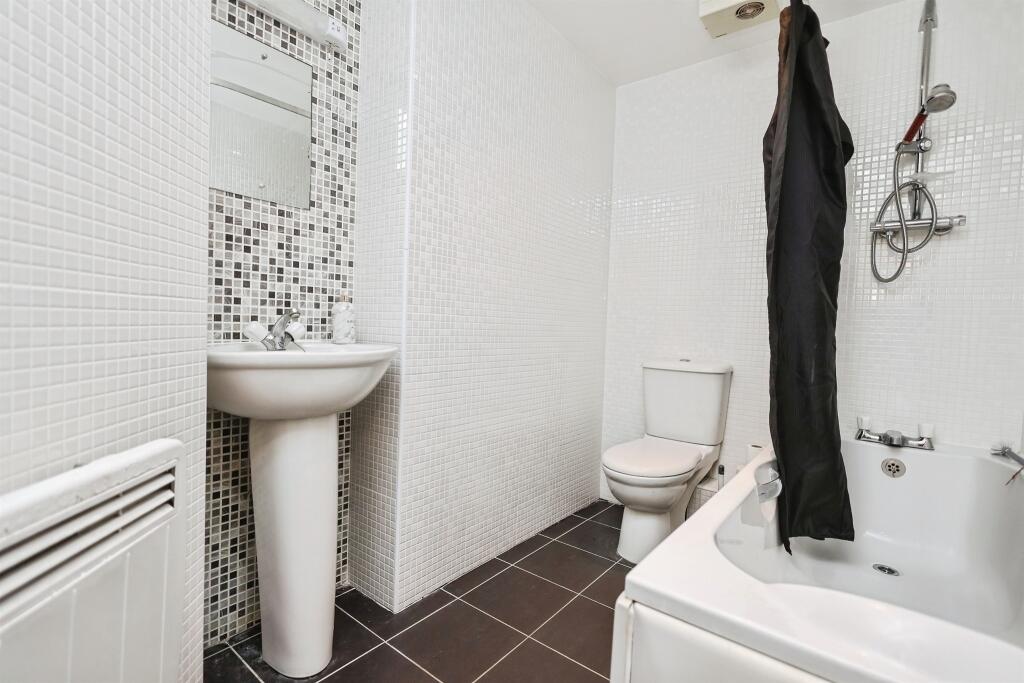 Apartment in Sandwell, Haden Hill - View 5