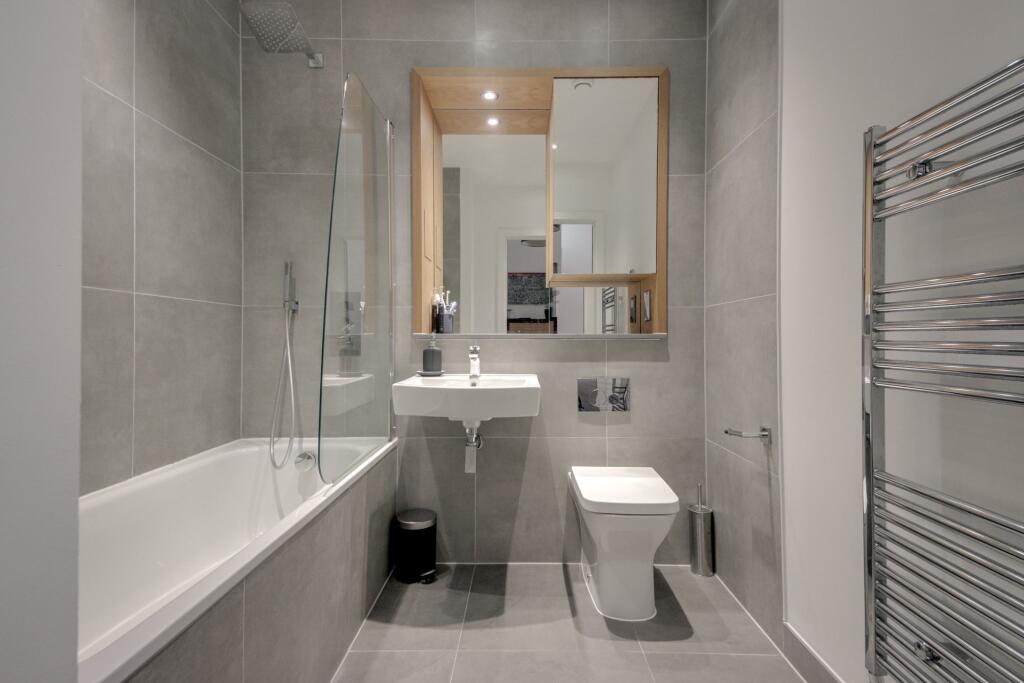 Apartment in Watford - View 5